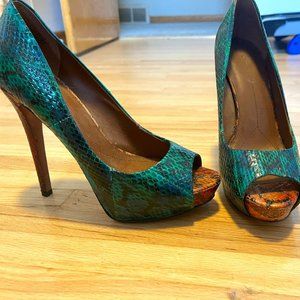 Size 8.5 Boutique 9 Faux Snakeskin duotone pumps